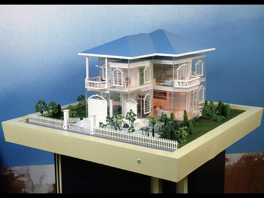 China Cenário agradável acrílico do modelo à escala, iluminando a disposição da construção da casa de campo fornecedor