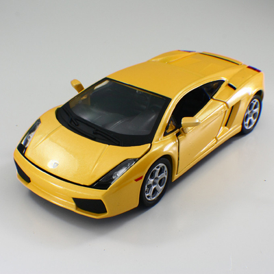 China Morre o concessionário automóvel diminuto feito sob encomenda C2413 dos carros de modelo à escala do carro do amarelo da liga de molde fornecedor