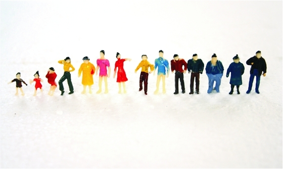 China Kits de 1:100 pessoas arquitetônico maquete pintada figura 1.8 cm fornecedor
