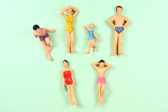 China Colorido 1:50 pessoas de modelo de escala arquitetônica pintaram natação figuras 4.0 cm fornecedor