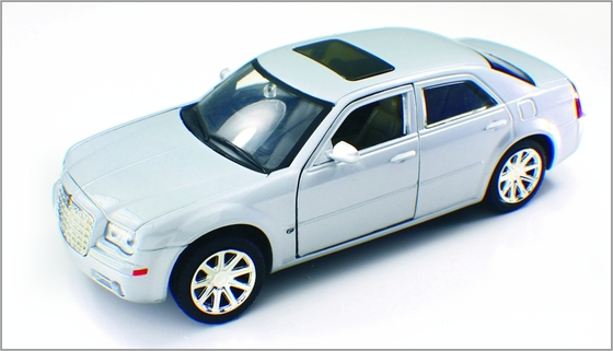 China A liga do 1:24 morre carros de modelo à escala feitos sob encomenda espertos Chrysler do molde 300C fornecedor
