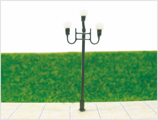 China Disposição diminuta plástica do trem do poste de luz 7cm do modelo à escala da rua do quadro de avisos de T77 6V fornecedor