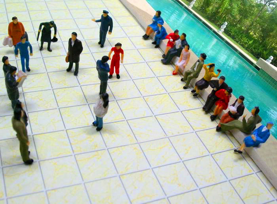 Figuras modelo feitos a mão dos povos do projeto arquitectónico para o profissional do modelo do trem fornecedor