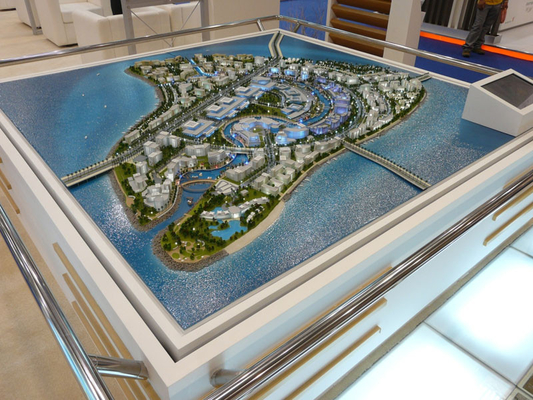 Cenário quadrado do modelo à escala para a disposição do modelo de porto do país fornecedor
