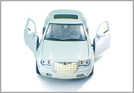 A liga do 1:24 morre carros de modelo à escala feitos sob encomenda espertos Chrysler do molde 300C fornecedor