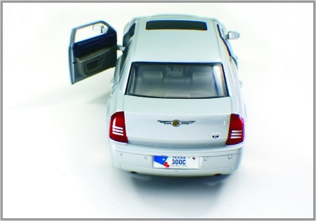 A liga do 1:24 morre carros de modelo à escala feitos sob encomenda espertos Chrysler do molde 300C fornecedor