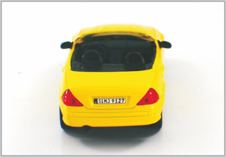 1/43 fundiu o Benz feito sob encomenda Sik320 de Mercedes dos carros de modelo à escala da liga amarela para a coleção fornecedor